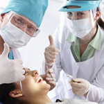 Какой врач занимается протезированием зубов?
